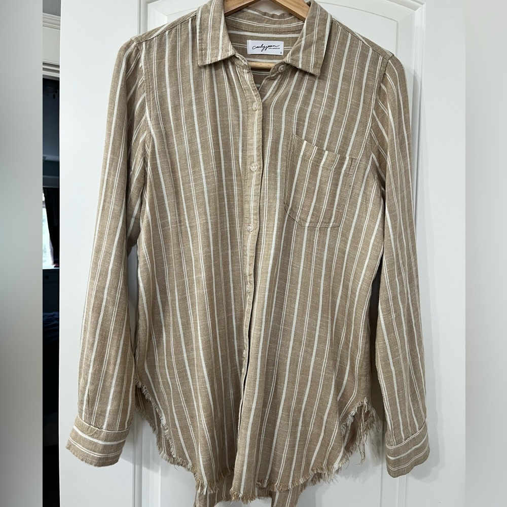 Carly Jean Los Angeles Siena Button Down Tan and White Small